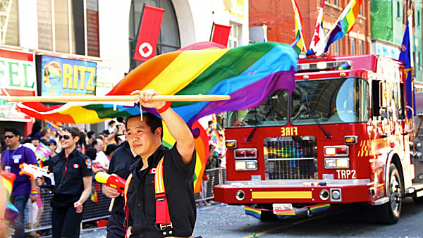 lgbtqia bombeiros fire truck